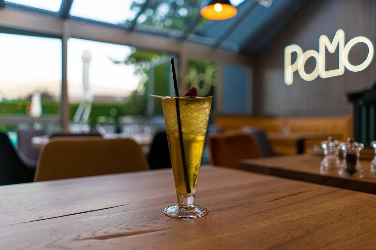 Pomo Hotel & Restaurant Echirolles 4*,  France